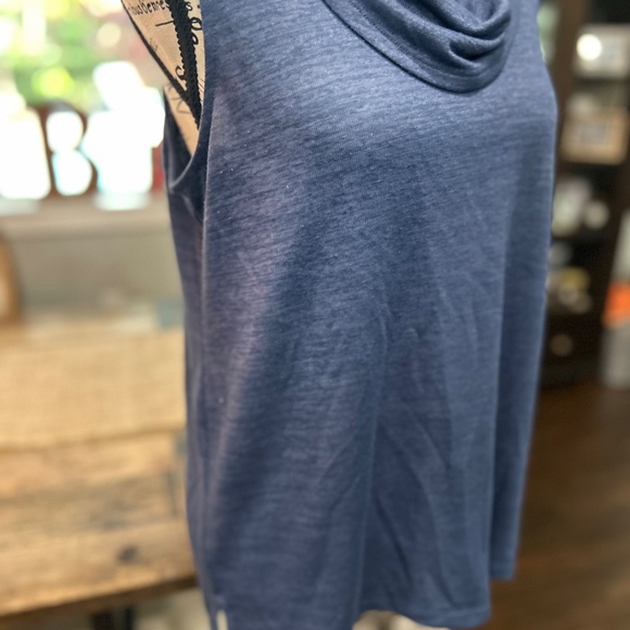 🔵EUC - BANANA REPUBLIC COWL NECK SLEEVELESS TOP🔵 - Picture 2 of 10